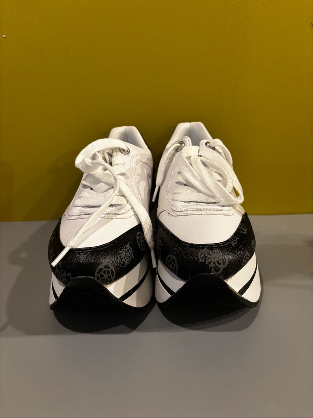 Guess White and Black Platform Sneakers for Women0713 - Picture 5 of 10